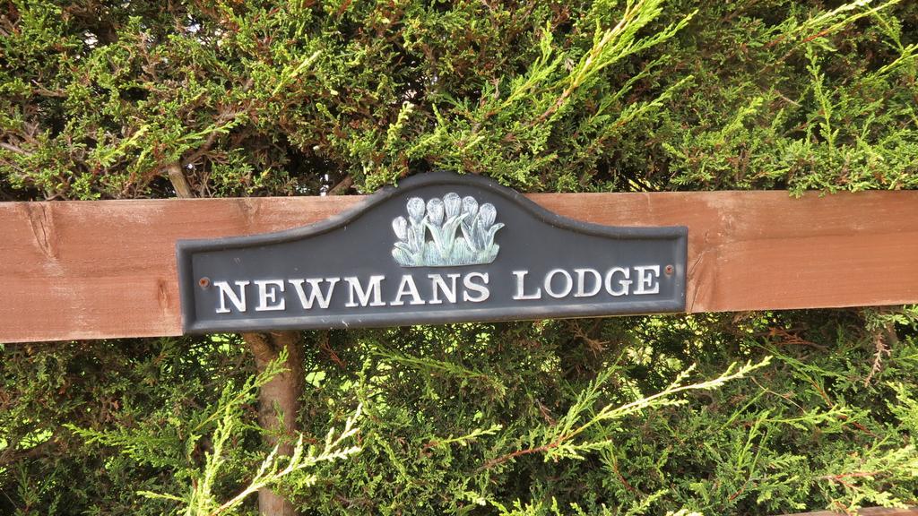 Newmans Lodge Лавенем Экстерьер фото